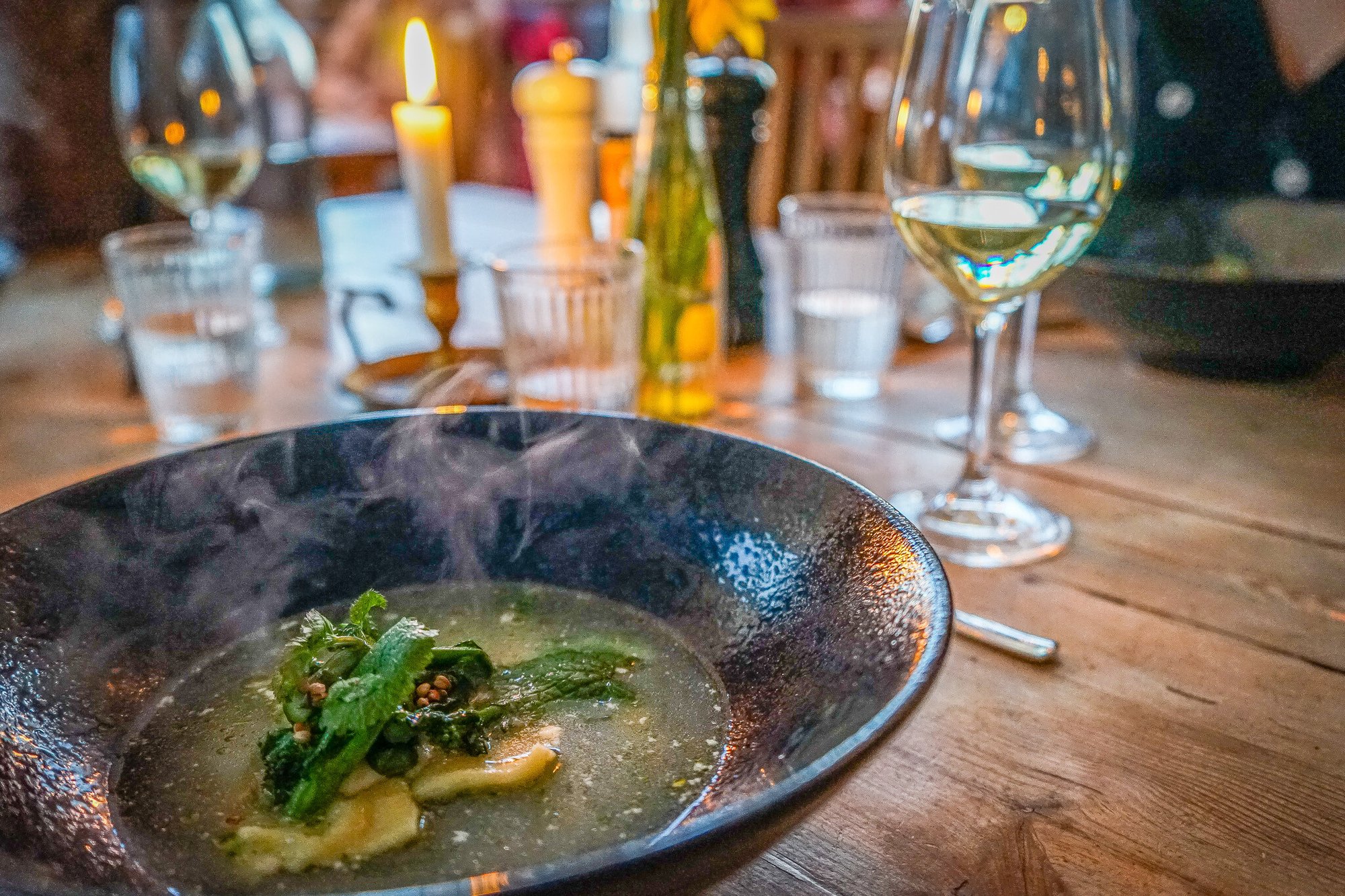 Varm hjemmelavet Ven-ravioli serveret på House of Ven
